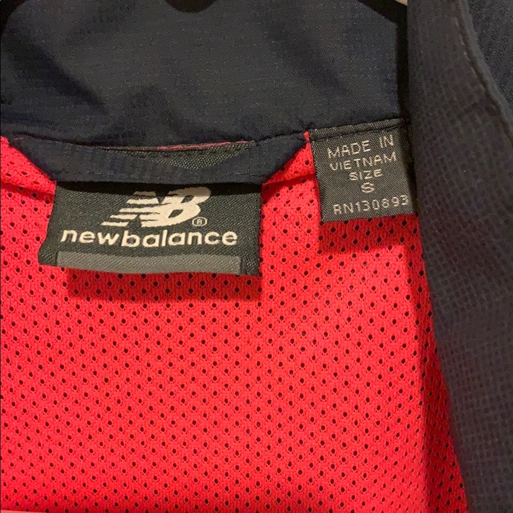 New balance windbreaker - Picture 3 of 4